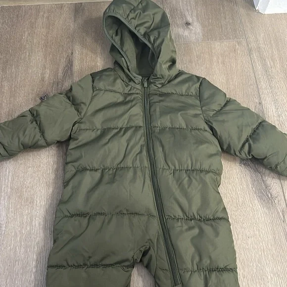 Old Navy one piece puffer jacket/ hoodie - Picture 2 of 5